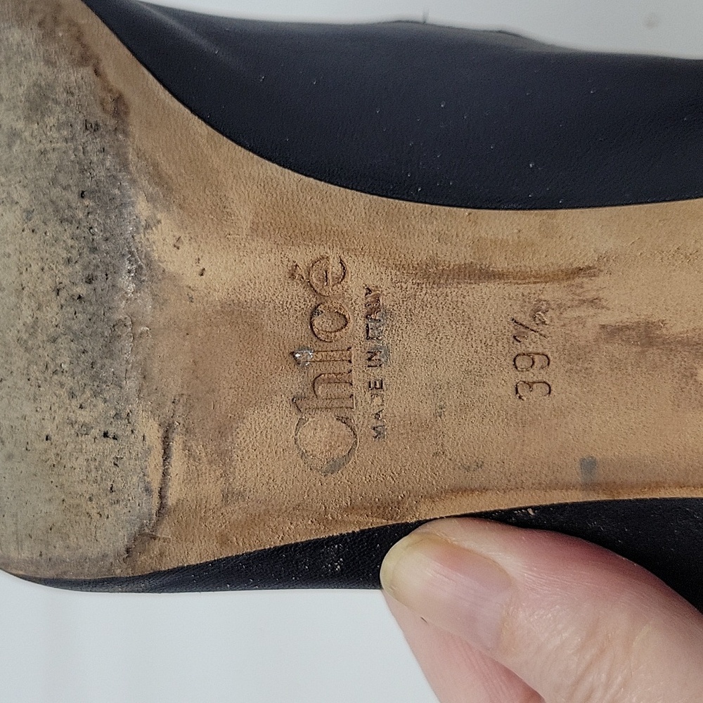 CHLOE Lauren Navy Leather Scalloped Pumps Low Heel size 39.5 GUC - Picture 7 of 8